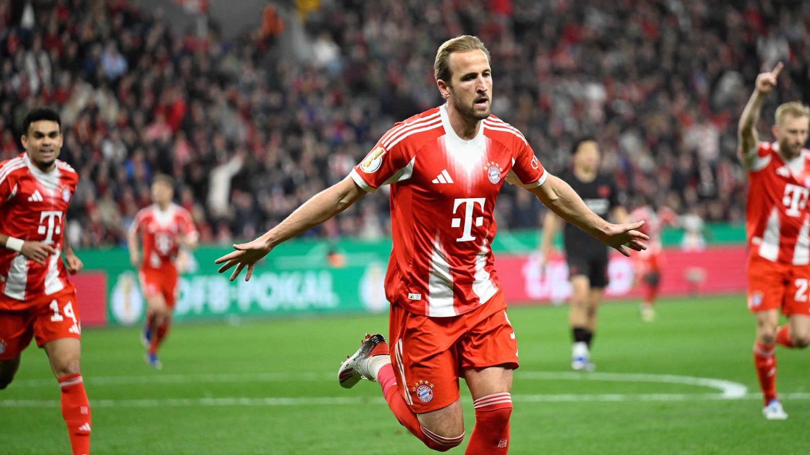 Vor 30.210 Zuschauern in der ausverkauften BayArena erzielte Harry Kane (22. Minute) das 1:0 für die Münchner.Foto: AFP/INA FASSBENDER