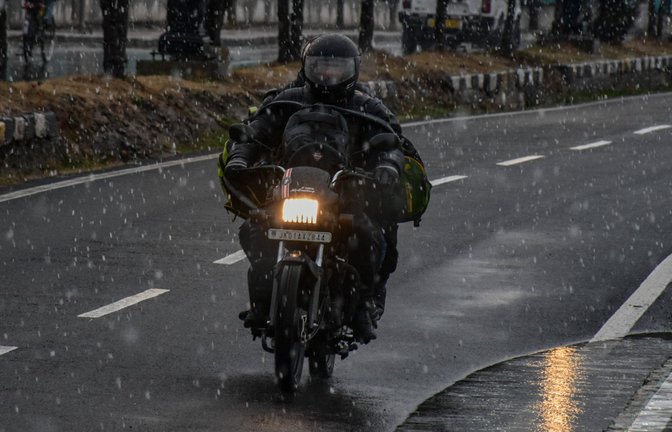 Wer im Winter mit dem Motorrad unterwegs ist, muss besonders vorsichtig sein (Symbolfoto).<span class='image-autor'>Foto: IMAGO/ZUMA Press Wire</span>