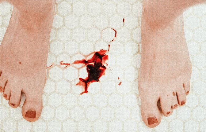Die Periode der Frau war bis weit ins 20. Jahrhundert hinein ein Mittel, um Frauen auszugrenzen und als abnormal zu stigmatisieren.<span class='image-autor'>Foto: Unsplash/Monika Kozub</span>