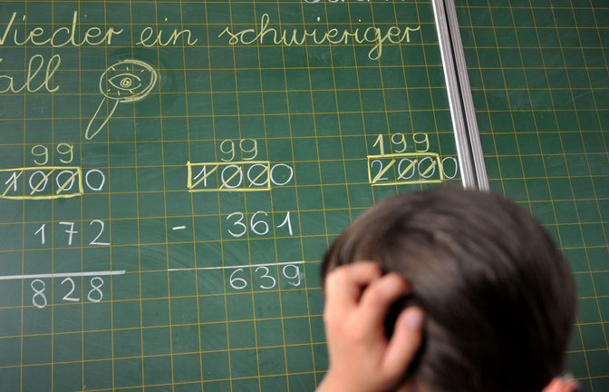 Lesen und Rechnen sind  für viele Schüler in Baden-Württemberg ein echt schwieriger Fall.<span class='image-autor'>Foto: Frank Leonhardt/dpa</span>