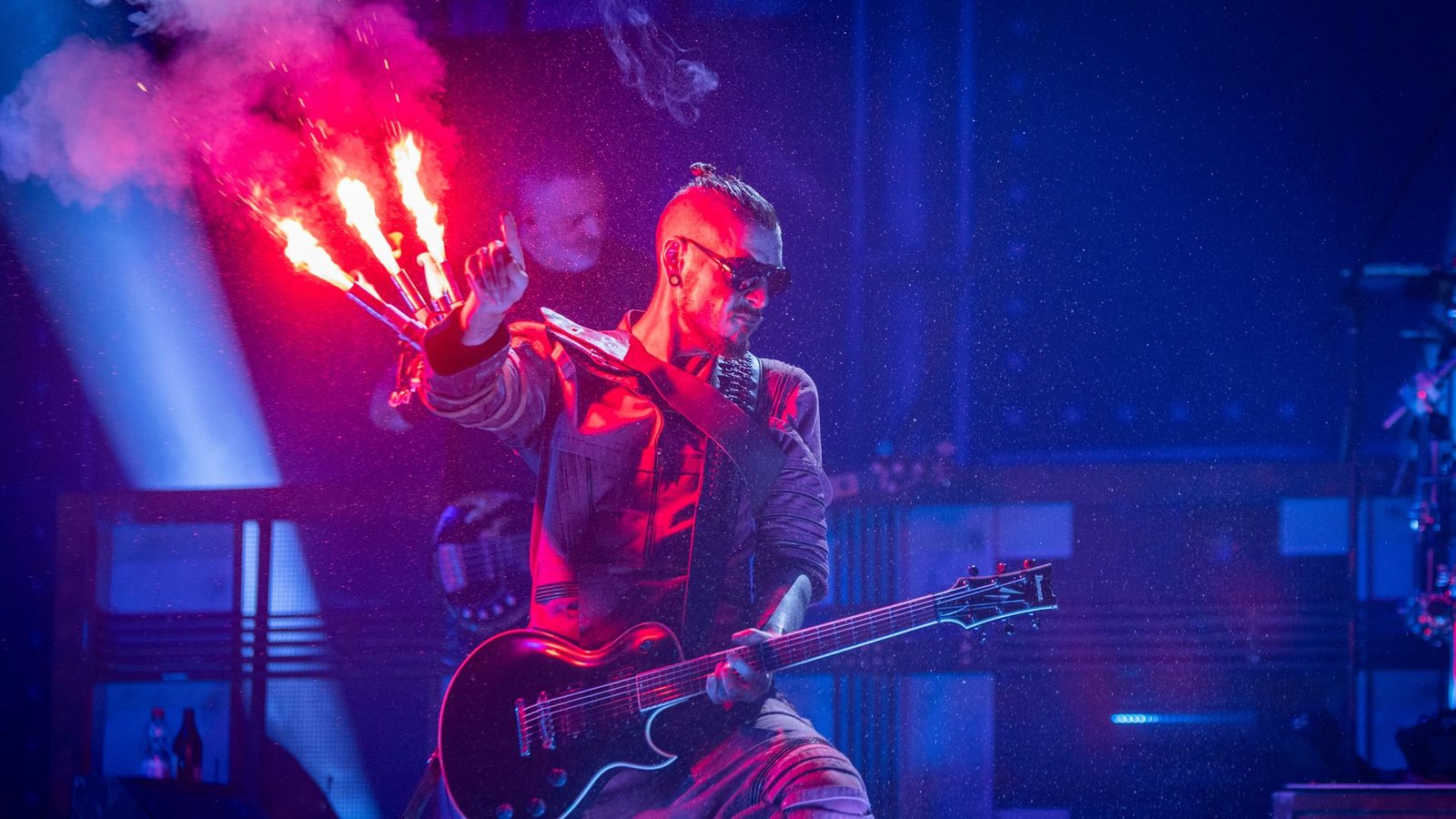 Wie Rammstein, nur eine oder zwei Nummern kleiner:  Stahlzeit in der Porsche-ArenaFoto: Lichtgut/Julian Rettig