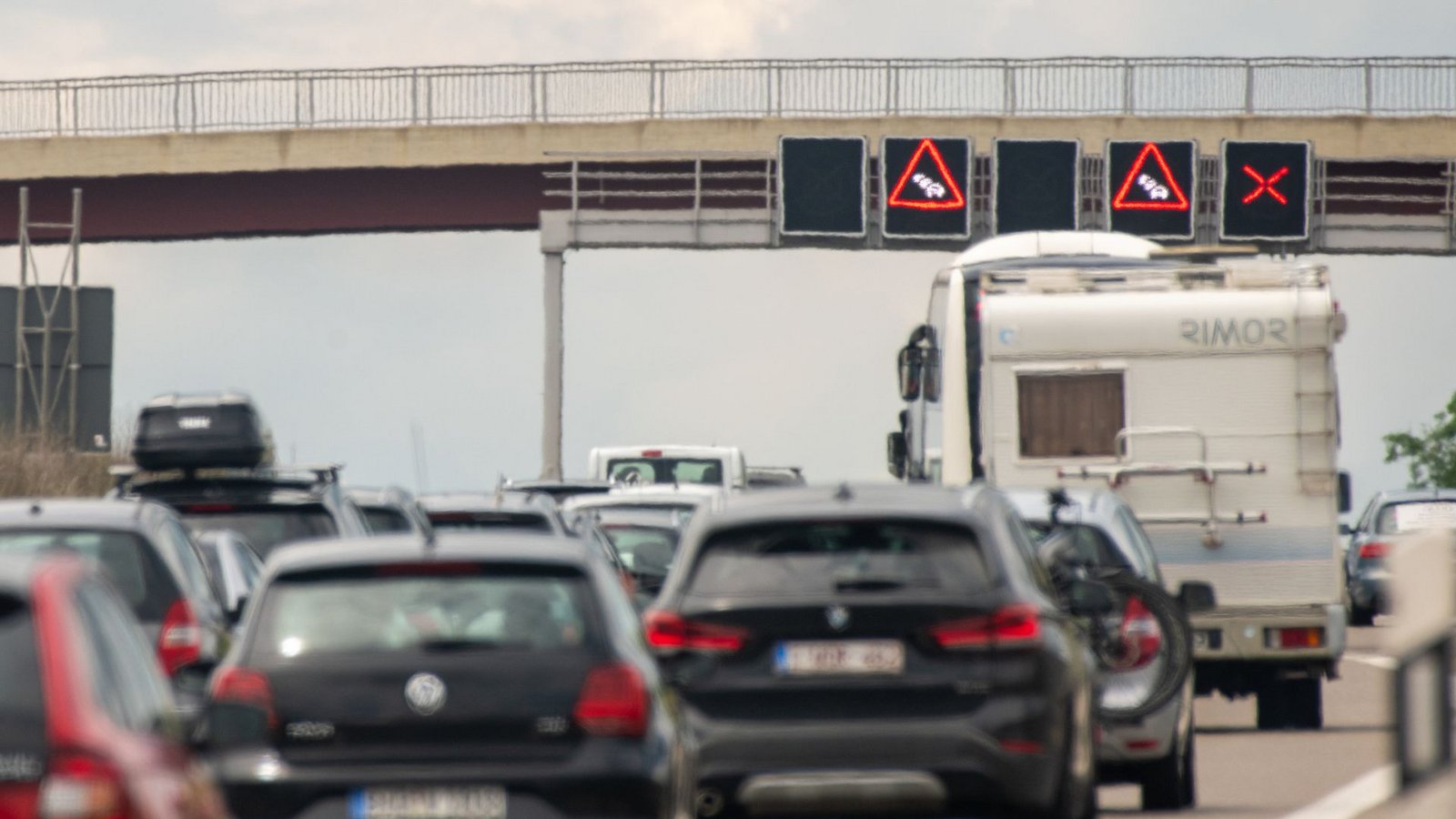Stau auf der A8 zwischen Stuttgart und Ulm – ein alltägliches Bild.Foto: dpa/Stefan Puchner Stau auf der A8 zwischen Stuttgart und Ulm – ein alltägliches Bild.Foto: dpa/Stefan Puchner