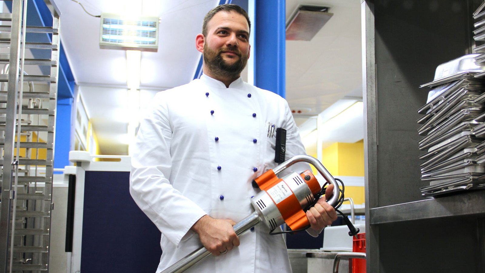 Ercan Bozdogan mit seinem Mixer für ProfisFoto: Ercan Bozdogan mit seinem Mixer für ProfisFoto: 