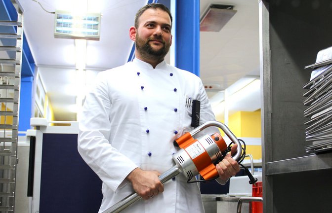Ercan Bozdogan mit seinem Mixer für Profis<span class='image-autor'>Foto: &nbsp;</span>