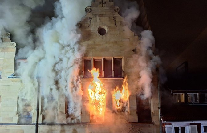 Gegen 1 Uhr nachts ist das Feuer in diesem Konstanzer Stadtpalast ausgebrochen.<span class='image-autor'>Foto: /David Bruder</span>