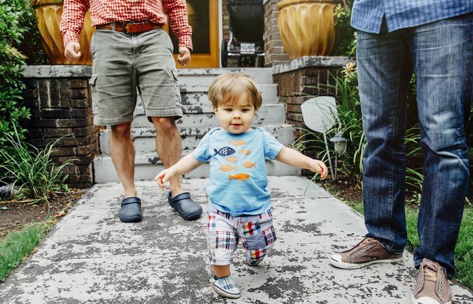 Gabriel und sein Partner mussten für die Familienpläne erst die passende Mutter finden. (Symbolfoto)<span class='image-autor'>Foto: imago/Tetra Images</span>