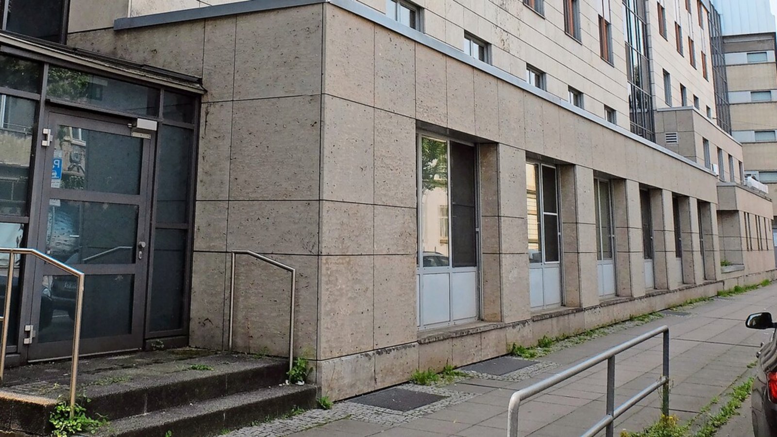 Die Pläne sind umstritten: Das ehemalige Rotkreuzkrankenhaus in Bad Cannstatt soll zu einer forensischen Psychiatrie werden.Foto: Iris Frey Die Pläne sind umstritten: Das ehemalige Rotkreuzkrankenhaus in Bad Cannstatt soll zu einer forensischen Psychiatrie werden.Foto: Iris Frey