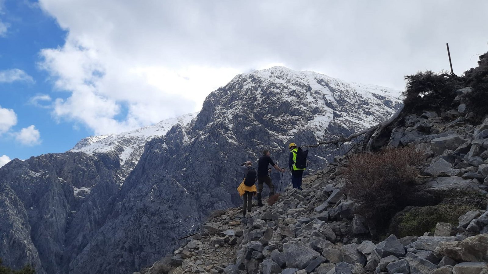 Die Suche nach Johann W. rund um die Samaria-Schlucht gestaltete sich schwierig.Foto: privat/Spendenaufruf „gofundme“ Die Suche nach Johann W. rund um die Samaria-Schlucht gestaltete sich schwierig.Foto: privat/Spendenaufruf „gofundme“