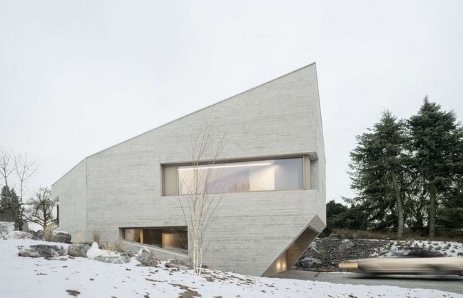 Vielfach ausgezeichnetes Einfamilienhaus in einem Wohngebiet in Pliezhausen, entworfen von Steimle Architekten aus Stuttgart.<span class='image-autor'>Foto: Steimle Architekten/Brigida González</span>