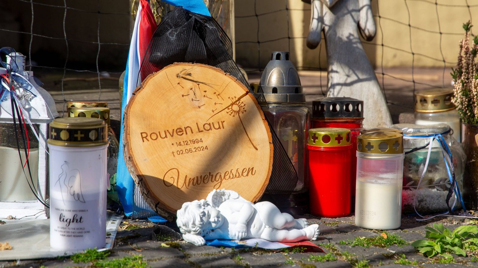 Gedenken an den im Einsatz getöteten Polizisten Rouven Laur in Mannheim.Foto: imago/Herrmann Agenturfotografie Gedenken an den im Einsatz getöteten Polizisten Rouven Laur in Mannheim.Foto: imago/Herrmann Agenturfotografie