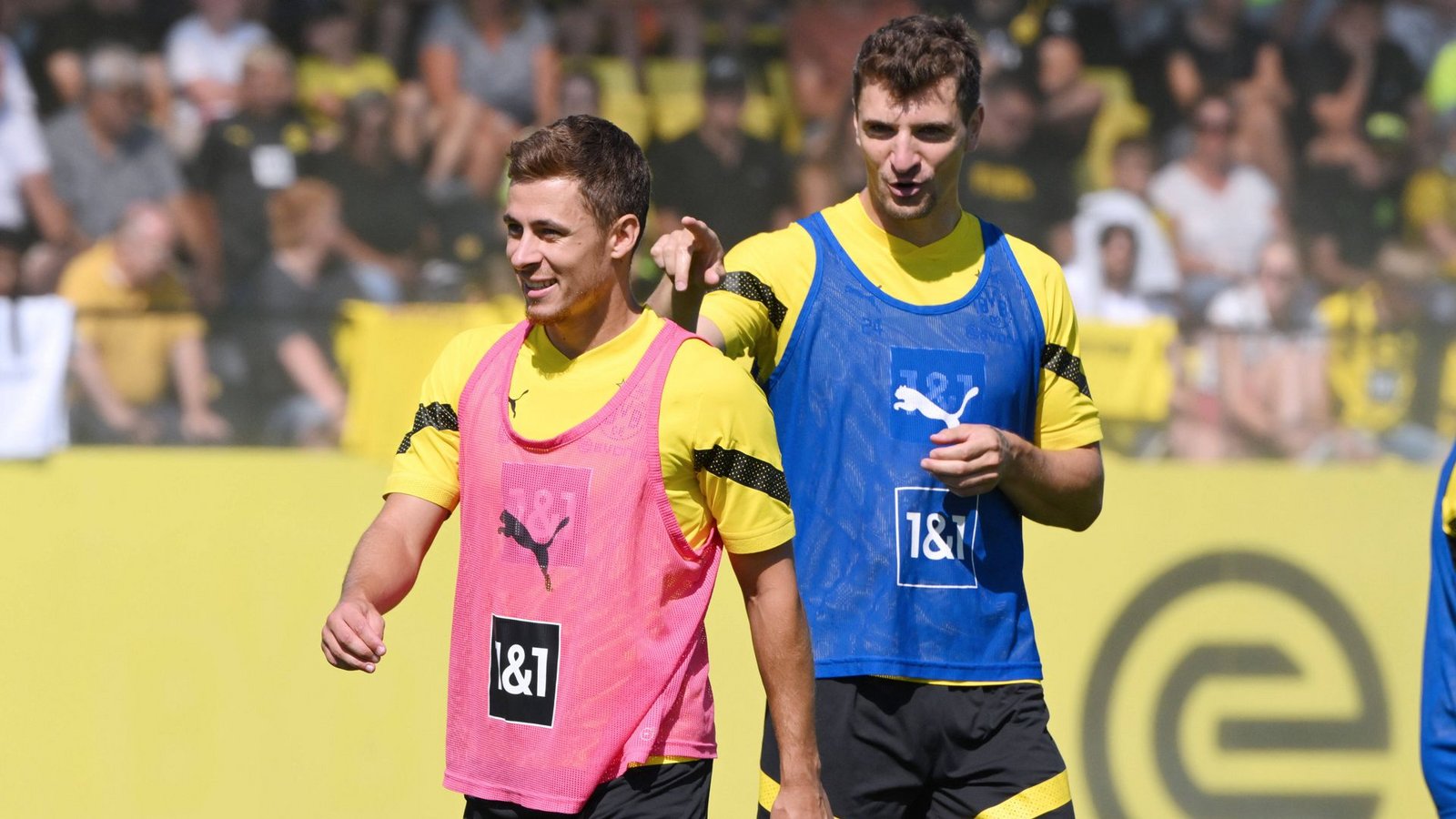 Die BVB-Profis Thorgan Hazard und Thomas Meunier werden für Belgien antreten.Foto: IMAGO/Team 2/IMAGO/Maik Hölter/TEAM2sportphoto