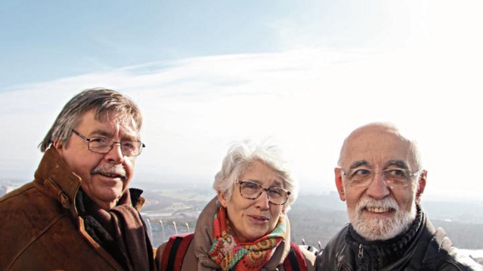 Der Bürgermeister von Ennery, Gérard Leroux (links), und die Jubilarin Annick Ruffiandis mit ihrem Gatten genossen das Panorama vom Fernsehturm. Der Bürgermeister von Ennery, Gérard Leroux (links), und die Jubilarin Annick Ruffiandis mit ihrem Gatten genossen das Panorama vom Fernsehturm.