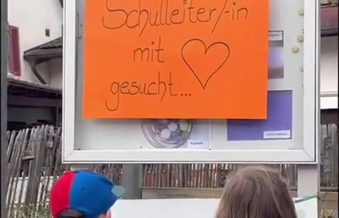 Mit einem Video möchten die Auricher Eltern bei der Suche nach einem Schulleiter oder eine Schulleiterin für die Grundschule am Kreuzbach unterstützen.  Screenshot: Müller