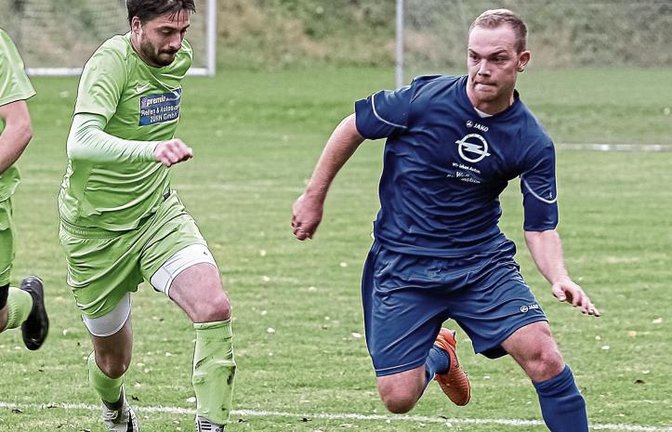Im Spitzenspiel der Kreisliga A 3 reichte es dem TSV Häfnerhaslach um Pascal Hirsch (rechts) gegen den VfL Gemmrigheim trotz Führung nicht zum Sieg. Foto: Simecek