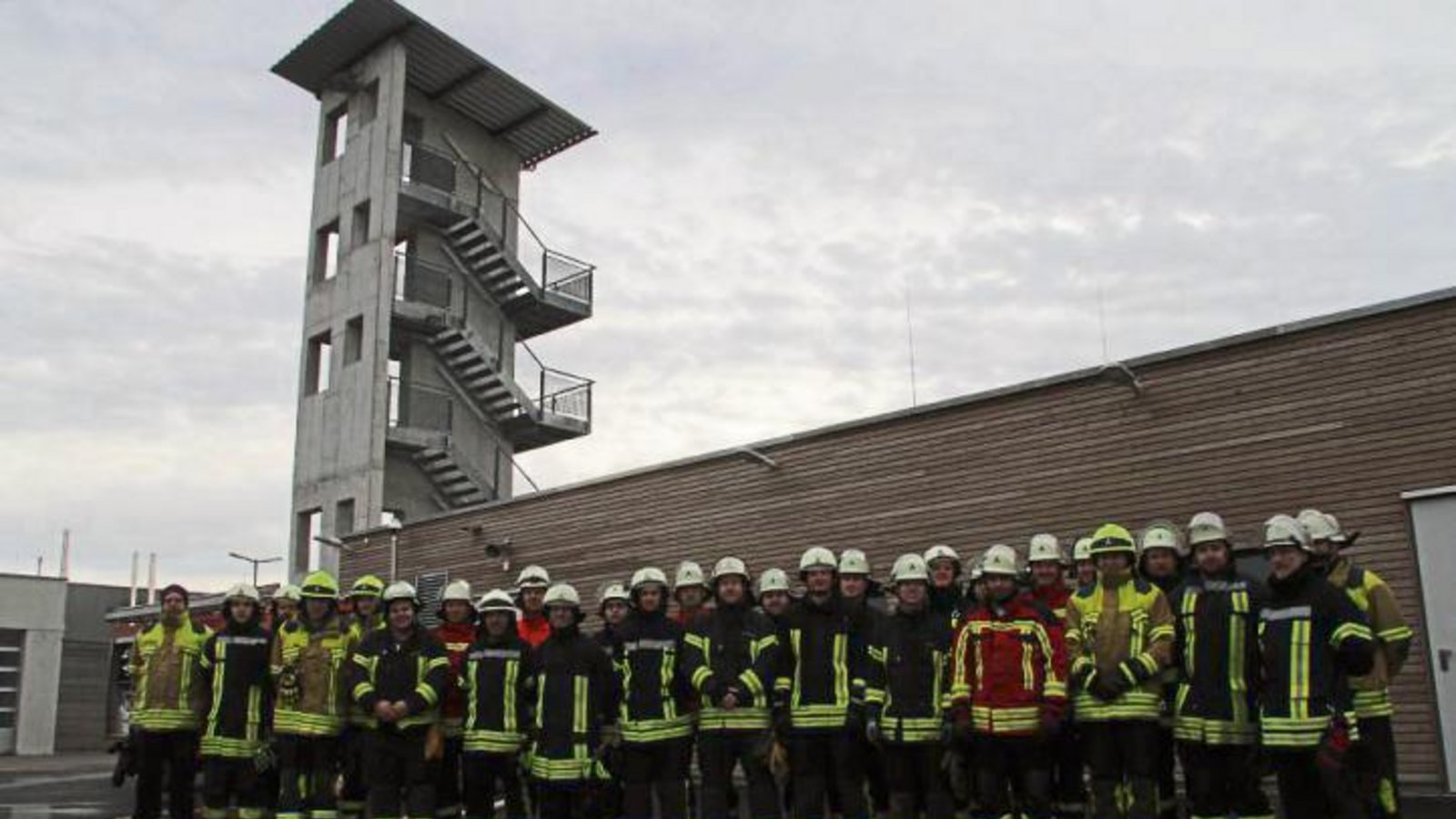An dem Maschinisten-Lehrgang im neuen Sersheimer Feuerwehrhaus nahmen 27 Feuerwehrangehörige aus dem gesamten Kreisgebiet teil. Foto: Banholzer An dem Maschinisten-Lehrgang im neuen Sersheimer Feuerwehrhaus nahmen 27 Feuerwehrangehörige aus dem gesamten Kreisgebiet teil. Foto: Banholzer