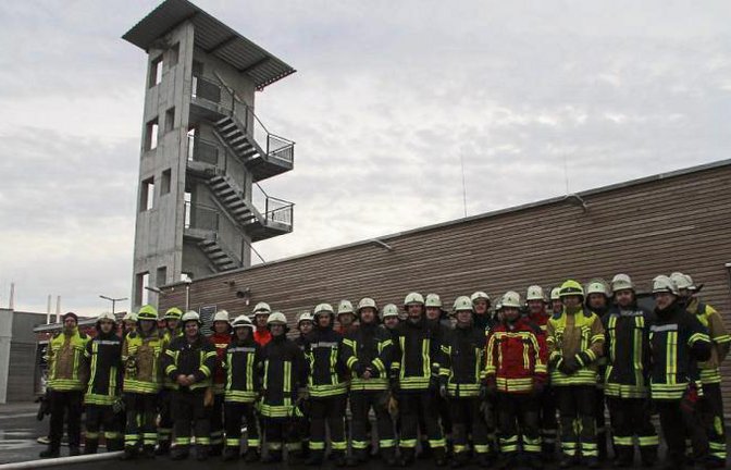 An dem Maschinisten-Lehrgang im neuen Sersheimer Feuerwehrhaus nahmen 27 Feuerwehrangehörige aus dem gesamten Kreisgebiet teil.  Foto: Banholzer