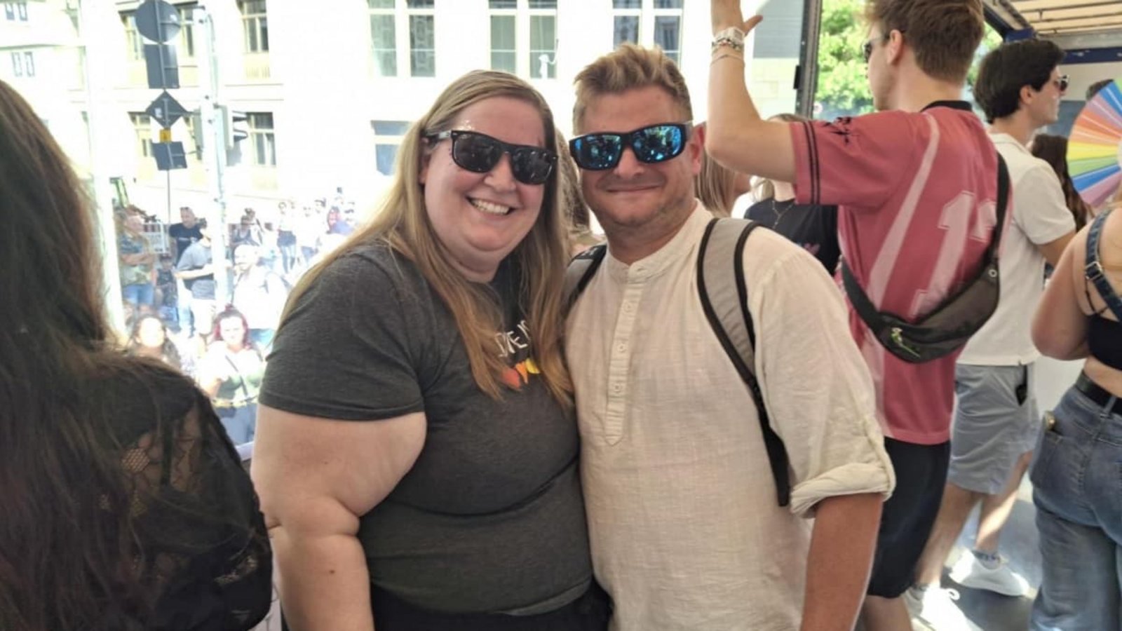 Unsere Gewinner Karina und Manuel genießen die Demo auf unserem Wagen.Sandra Belschner Unsere Gewinner Karina und Manuel genießen die Demo auf unserem Wagen.Sandra Belschner