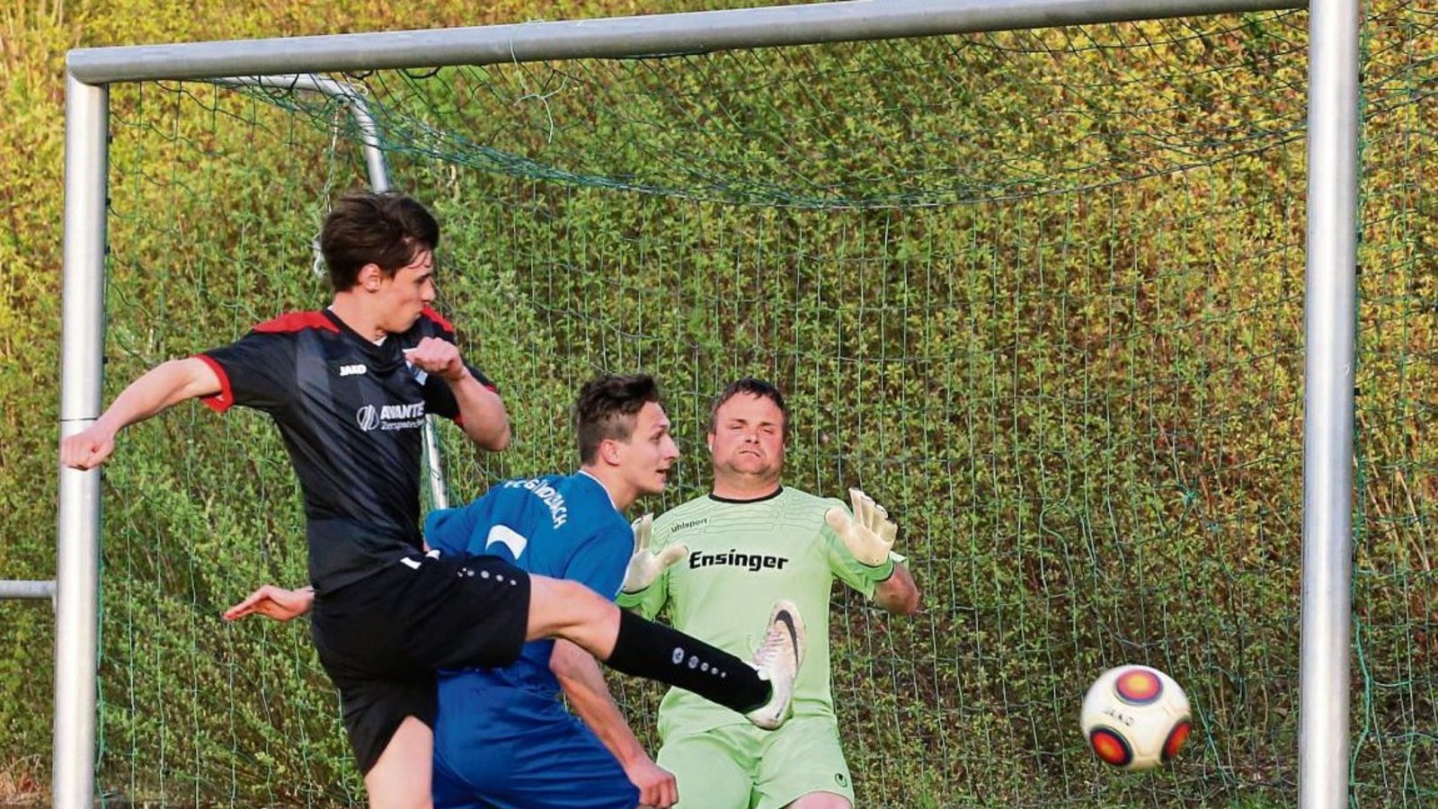 Jonathan Mengen kommt einen Schritt zu spät, um das Ergebnis für Horrheim noch höher als 3:1 ausfallen zu lassen. Foto: Küppers Jonathan Mengen kommt einen Schritt zu spät, um das Ergebnis für Horrheim noch höher als 3:1 ausfallen zu lassen. Foto: Küppers