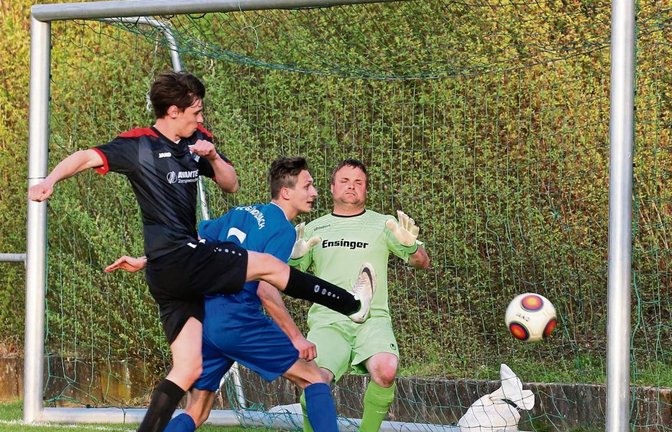 Jonathan Mengen kommt einen Schritt zu spät, um das Ergebnis für Horrheim noch höher als 3:1 ausfallen zu lassen. Foto: Küppers