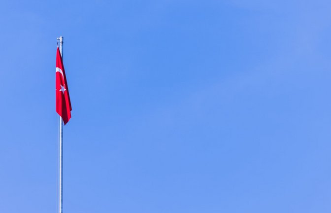 In der türkischen Stadt Sanliurfa an einem Gymnasium waren Schüsse zu hören, wie die Nachrichtenagentur DHA berichtete.<span class='image-autor'>Foto: Rolf Vennenbernd/dpa</span>