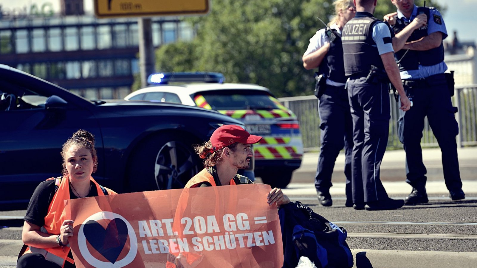 Protestaktion am vergangenen Samstag in Mannheim – um mögliche Vorfälle in deren Zuge gibt es heftige Diskussionen.Foto: Letzte Generation Protestaktion am vergangenen Samstag in Mannheim – um mögliche Vorfälle in deren Zuge gibt es heftige Diskussionen.Foto: Letzte Generation