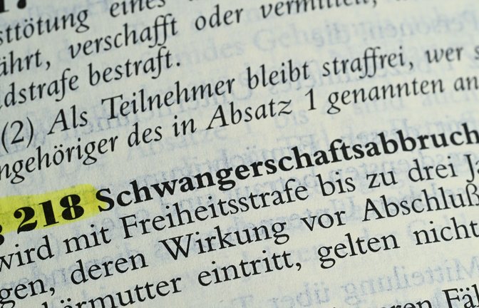 Schwangerschaftsabbrüche sind unter bestimmten Bedingungen zwar straffrei, aber trotzdem rechtswidrig.<span class='image-autor'>Foto: Bernd Weißbrod/dpa</span>
