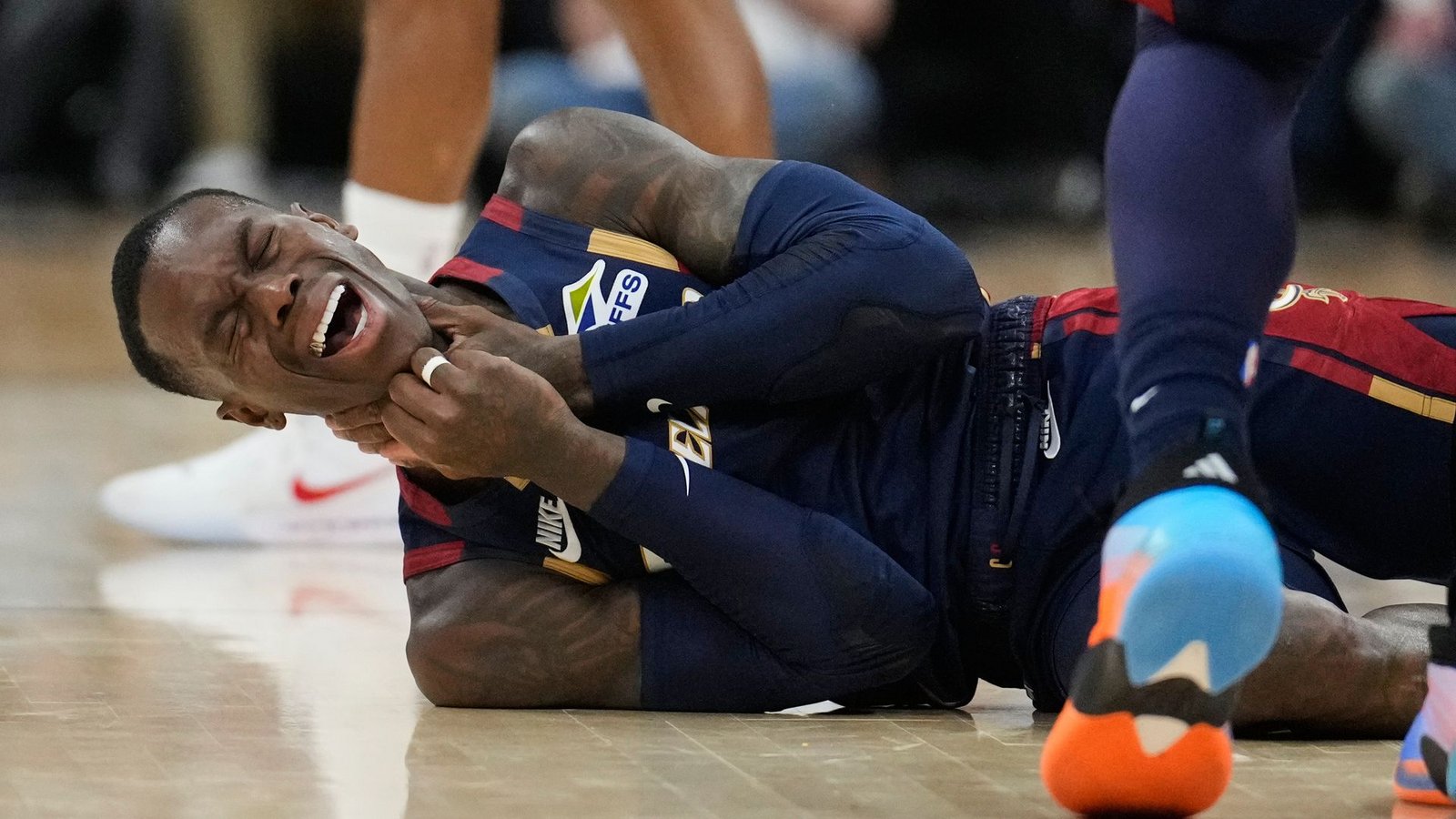 Hat in seiner Serie hart zu kämpfen: Dennis Schröder und die Cleveland Cavaliers verkürzen gegen Detroit.Foto: Sue Ogrocki/AP/dpa Hat in seiner Serie hart zu kämpfen: Dennis Schröder und die Cleveland Cavaliers verkürzen gegen Detroit.Foto: Sue Ogrocki/AP/dpa