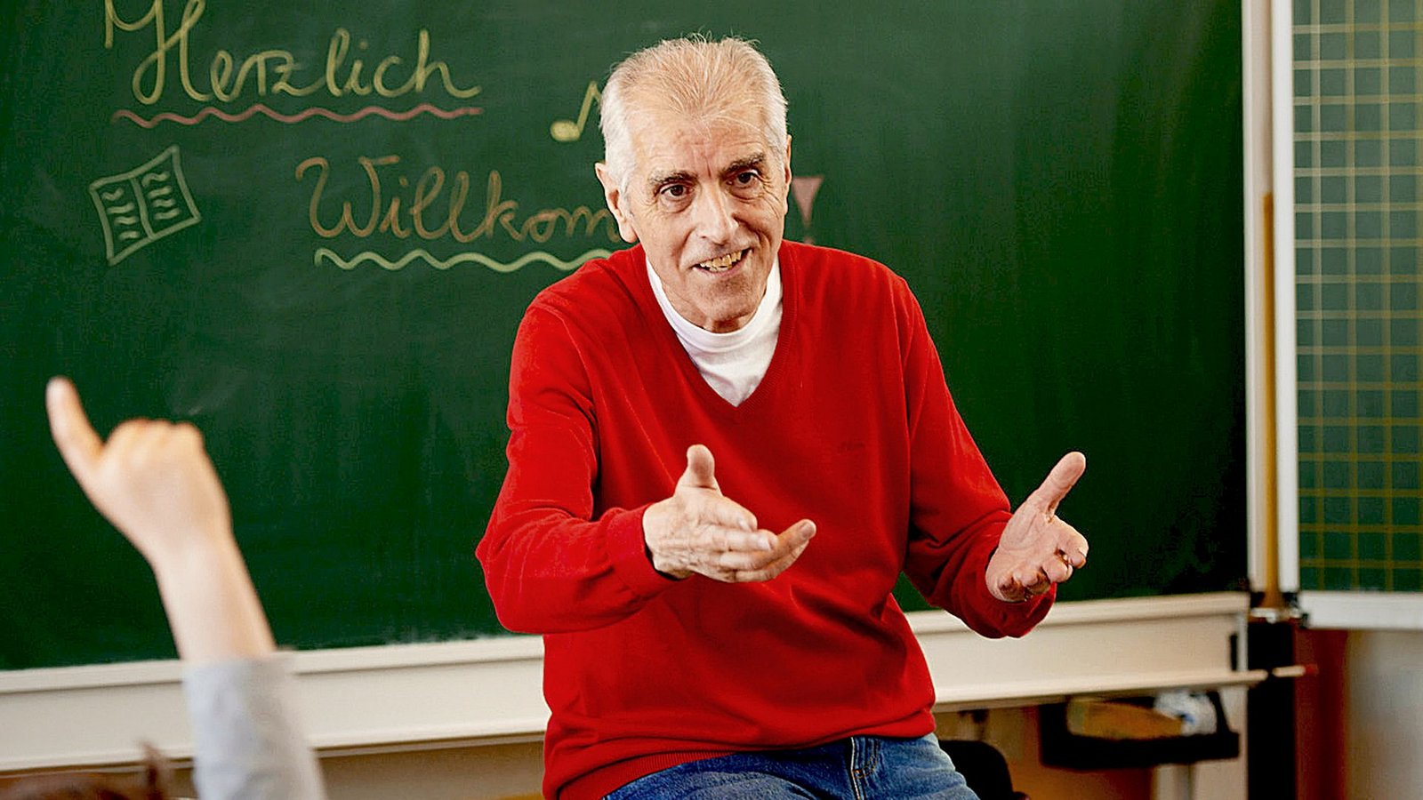 Manfred Mai wirbt in Schulklassen fürs Lesen. „Lesen gehört zur demokratischen Bildung“, sagt er, „und was ich dafür tun kann, das mache ich.“Foto: MICHAEL SETZ/MICHAEL SETZ Manfred Mai wirbt in Schulklassen fürs Lesen. „Lesen gehört zur demokratischen Bildung“, sagt er, „und was ich dafür tun kann, das mache ich.“Foto: MICHAEL SETZ/MICHAEL SETZ