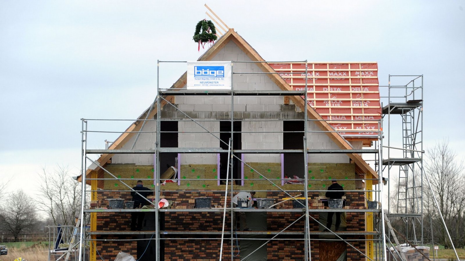 Schön, wer sich die Sanierung oder den Neubau eines Einfamilienhauses in Baden-Württemberg noch leisten kann.Foto: dpa/Carsten Rehder