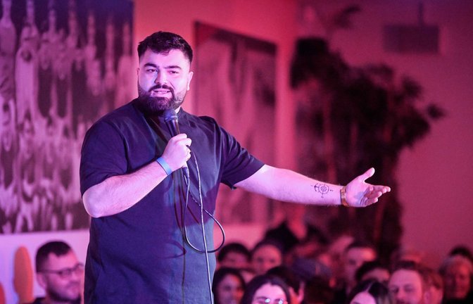 „Ich merke jetzt, wo ich bekannter werde, wie alle zu mir halten“, äußert sich der Comedian Serdar Karibik über Stuttgart.<span class='image-autor'>Foto: IMAGO / Funke Foto Services</span>