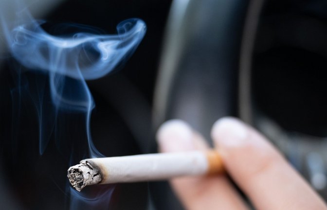 Rauchen und Passivrauchen belasten das Gesundheitssystem jedes Jahr  mit rund 30 Milliarden Euro.<span class='image-autor'>Foto: Sebastian Kahnert/dpa</span>