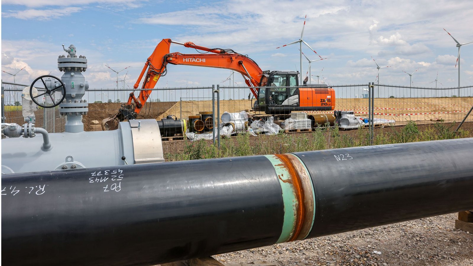 An den Wasserstoff-Fernleitungen wird schon gebaut – doch der weitere Ausbau ist noch unklar.Foto: dpa/Jan Woitas An den Wasserstoff-Fernleitungen wird schon gebaut – doch der weitere Ausbau ist noch unklar.Foto: dpa/Jan Woitas
