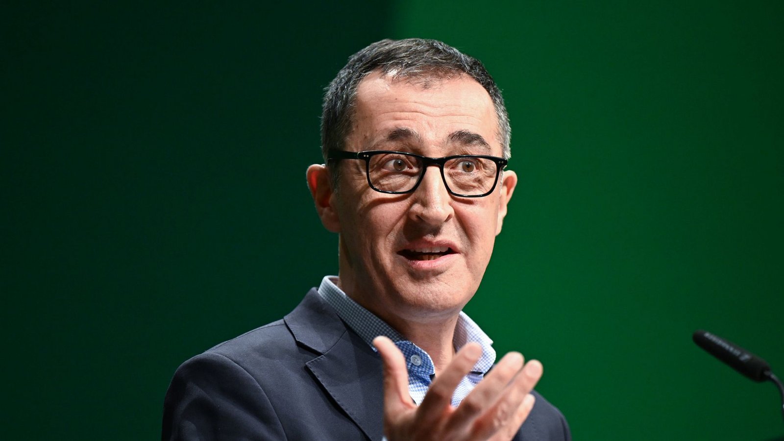 Cem Özdemir richtet nun seinen Blick auf die Landespolitik. Bei der kommenden Landtagswahl in Baden-Württemberg im März 2026 tritt er als Spitzenkandidat der Grünen für das Amt des Ministerpräsidenten an. Zuvor war er Bundesminister für Ernährung und Landwirtschaft im Kabinett Scholz.Foto: dpa