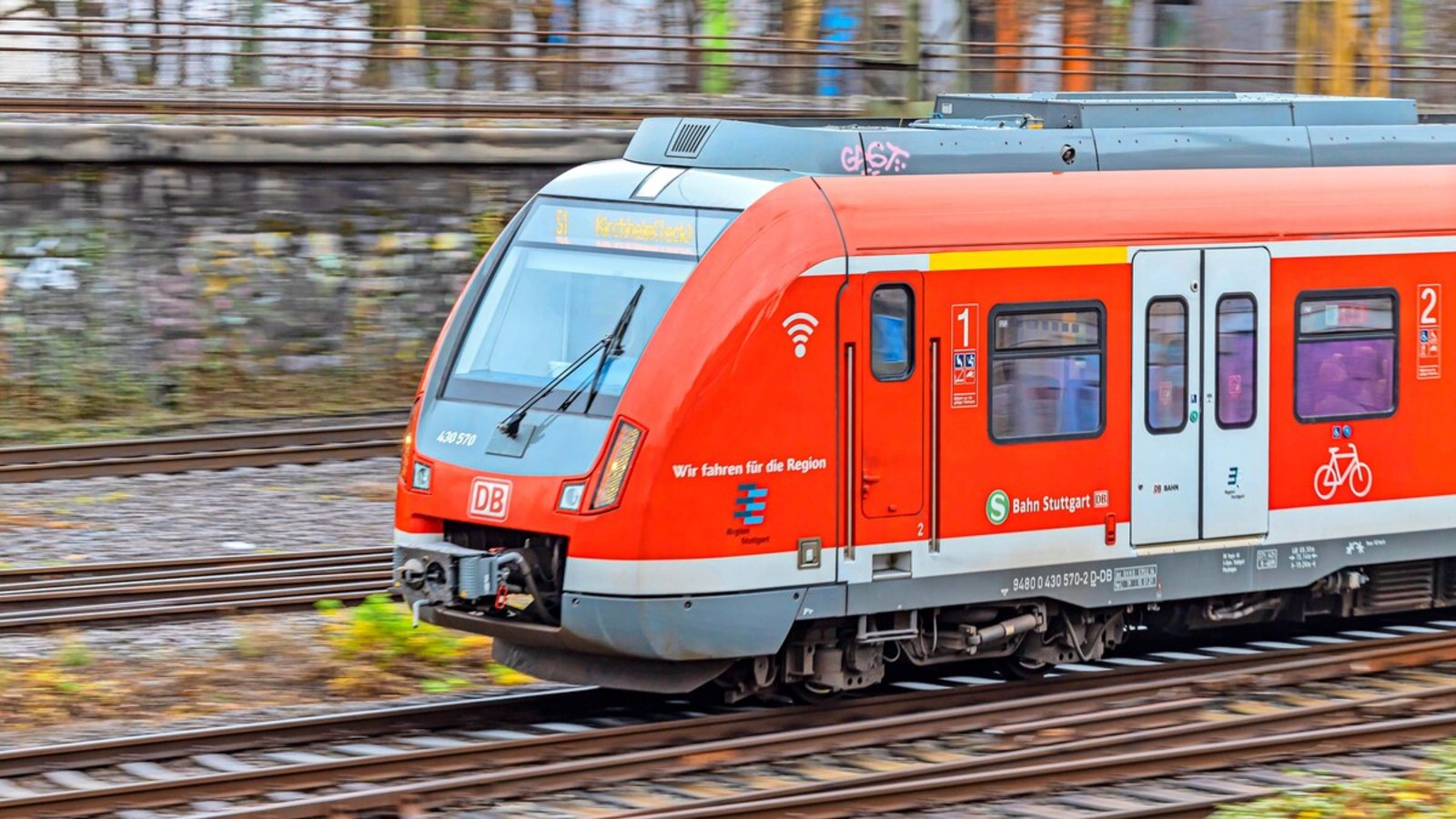 Statt wie bisher bis Kirchheim/Teck sollen die S-Bahnen in Zukunft auf der Filstalbahn bis Göppingen und weiter nach Geislingen verkehren.Foto: imago/Arnulf Hettrich Statt wie bisher bis Kirchheim/Teck sollen die S-Bahnen in Zukunft auf der Filstalbahn bis Göppingen und weiter nach Geislingen verkehren.Foto: imago/Arnulf Hettrich