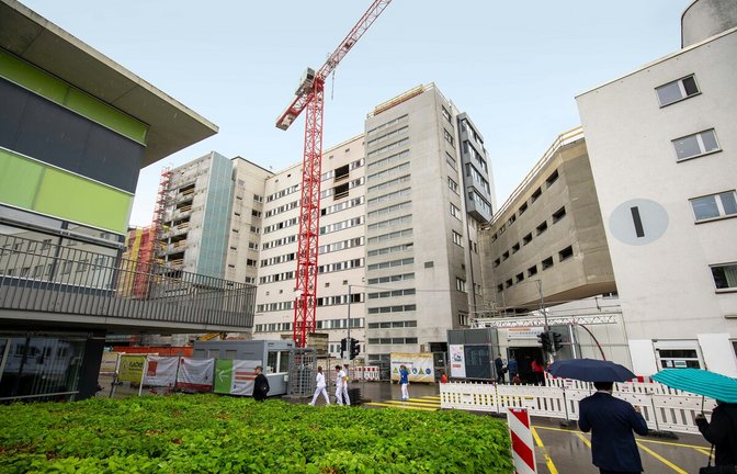 Das Stuttgarter Klinikum ist seit Jahren eine Großbaustelle – und soll es bis 2033 bleiben.<span class='image-autor'>Foto: Lichtgut/Leif Piechowski</span>