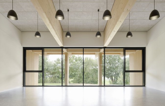 Turnen und Feiern mit Aussicht auf Grün. Für den Umbau der Mehrzweckhalle haben Architekten aus Stuttgart schon wieder eine Auszeichnung gewonnen.<span class='image-autor'>Foto: Brigida González</span>