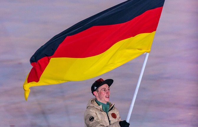 Als Fahnenträger 2018 in Pyeongchang: Eric Frenzel<span class='image-autor'>Foto: imago/Groder/Memmler</span>
