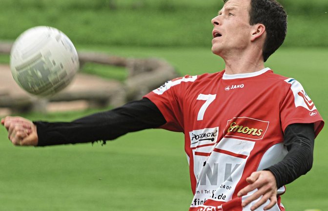 Marco Lochmahr vertritt Kolja Meyer gegen den TSV Pfungstadt als Trainer, da Meyer zeitgleich die U 18 betreut. Foto: Nachreiner