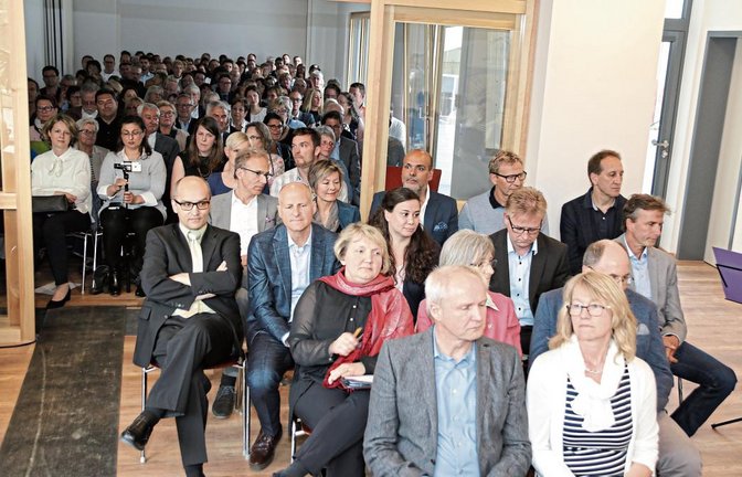 Einweihung der Familienherberge Lebensweg in Schützingen am Freitagabend vor geladenen Gästen. Fotos: Bögel