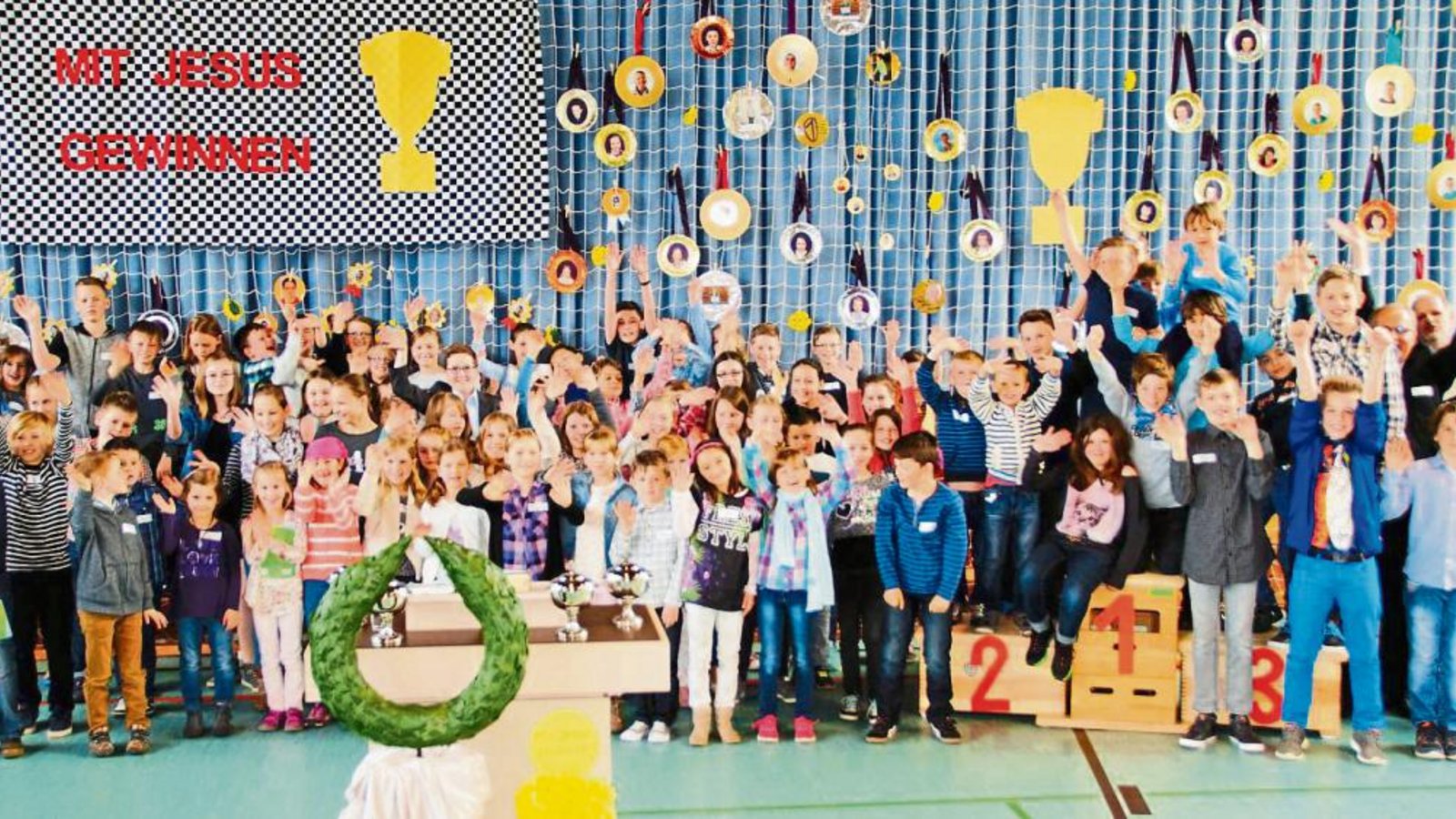 Ein buntes Programm bietet der Kindertag der neuapostolischen Kirche den jungen Teilnehmern in der Kirbachtalhalle.  Foto: p
