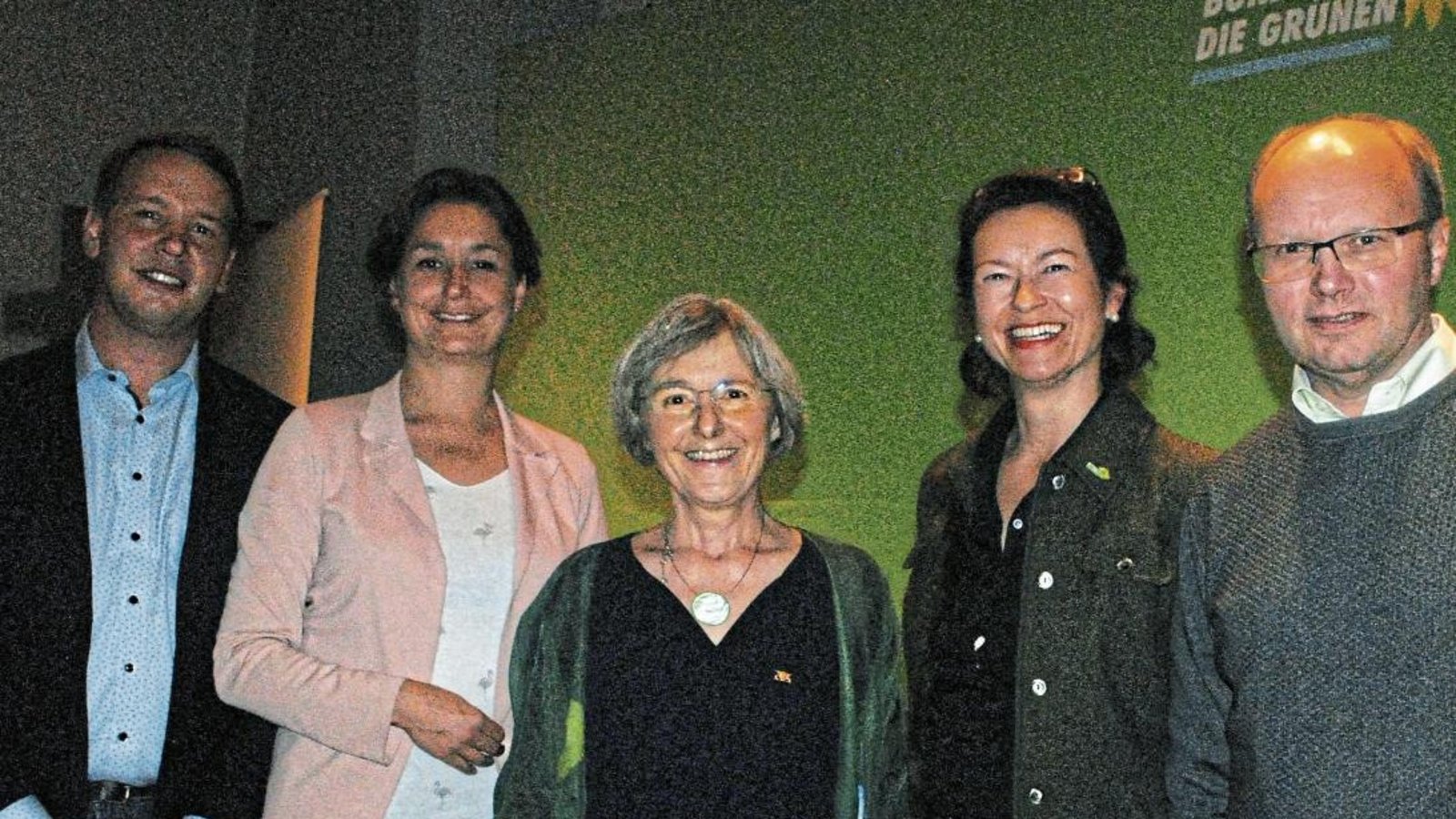 Für Oliver Hildenbrand (von links), Dr. Sandra Detzer, Stefanie Seemann, Rosi Linkenheil und Klaus Fingerhut sind 40 Jahre Grünen-Kreisverband ein Ansporn, sich weitere Ziele zu setzen. Foto: Stahlfeld Für Oliver Hildenbrand (von links), Dr. Sandra Detzer, Stefanie Seemann, Rosi Linkenheil und Klaus Fingerhut sind 40 Jahre Grünen-Kreisverband ein Ansporn, sich weitere Ziele zu setzen. Foto: Stahlfeld