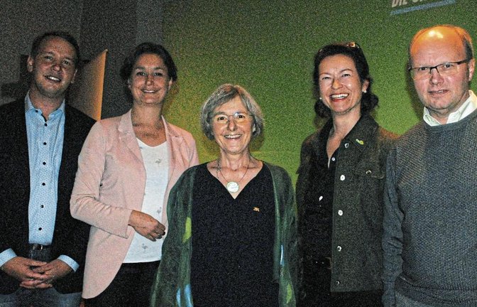 Für Oliver Hildenbrand (von links), Dr. Sandra Detzer, Stefanie Seemann, Rosi Linkenheil und Klaus Fingerhut sind 40 Jahre Grünen-Kreisverband ein Ansporn, sich weitere Ziele zu setzen.  Foto: Stahlfeld