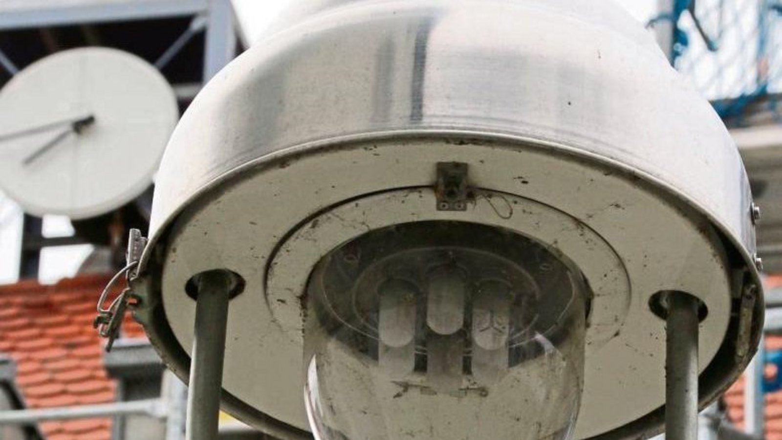 Das muss noch ein Gericht klären: In wessen Eigentum sind die Beleuchtungsmasten? Die Übernahme des Stromnetzes ist in Sersheim bereits in trockenen Tüchern. Foto: Bögel Das muss noch ein Gericht klären: In wessen Eigentum sind die Beleuchtungsmasten? Die Übernahme des Stromnetzes ist in Sersheim bereits in trockenen Tüchern. Foto: Bögel