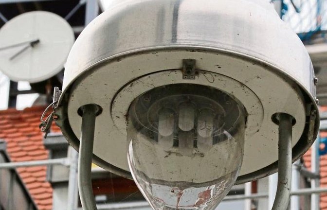 Das muss noch ein Gericht klären: In wessen Eigentum sind die Beleuchtungsmasten? Die Übernahme des Stromnetzes ist in Sersheim bereits in trockenen Tüchern. Foto: Bögel