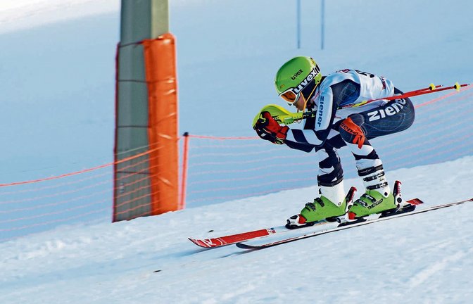 In die Abfahrtshocke – und runter den Berg: Beim Schneesportfestival will der Schwäbische Skiverband die Kinder für den Wintersport begeistern. Fotos: Alexander Saur