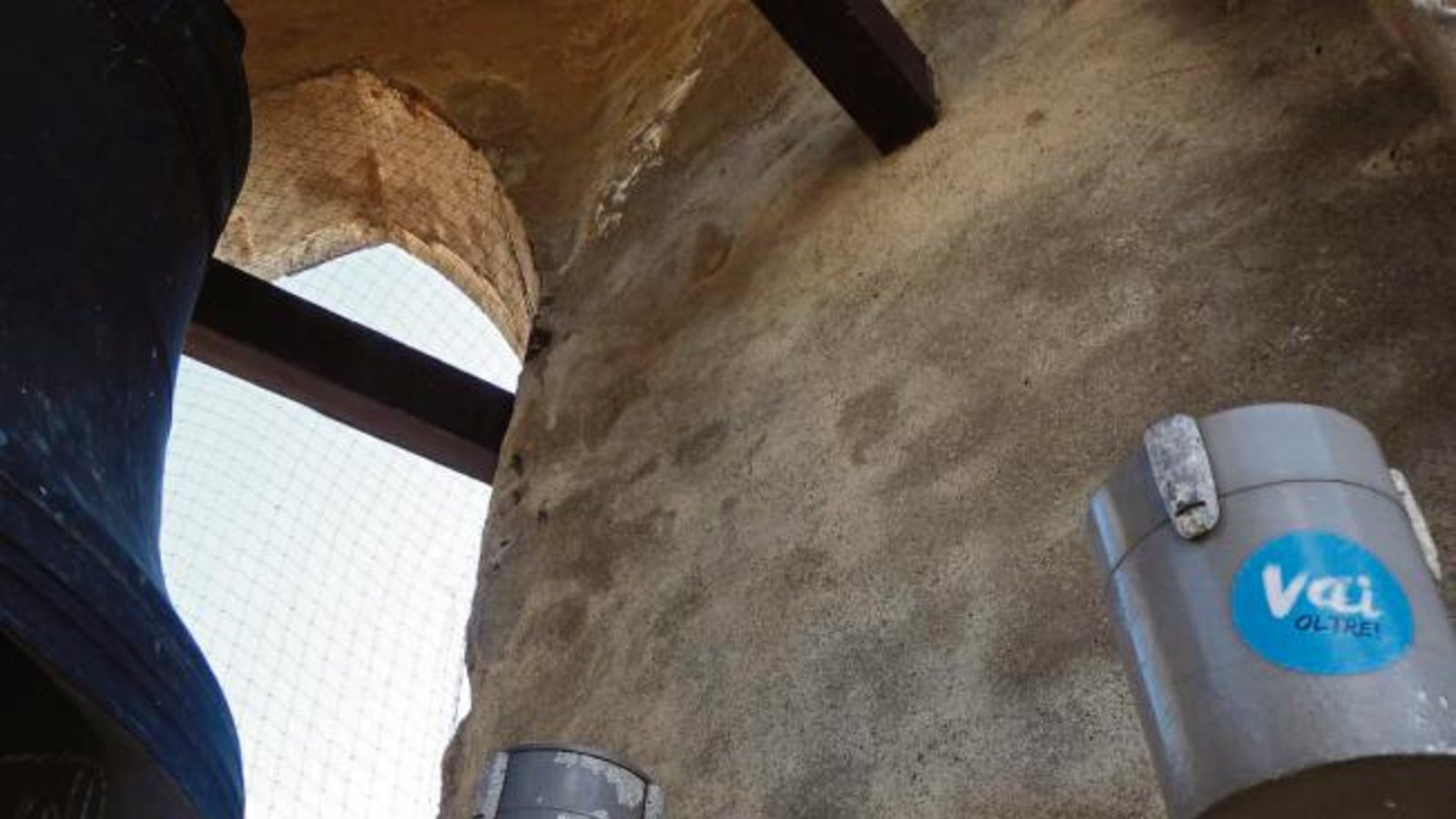 Was mag wohl in einem Glockenturm in Volterra bei Florenz dieser Aufkleber mit den Buchstaben „Vai“ zu suchen haben, fragt sich unsere Leserin Iris Ellenberger. Was mag wohl in einem Glockenturm in Volterra bei Florenz dieser Aufkleber mit den Buchstaben „Vai“ zu suchen haben, fragt sich unsere Leserin Iris Ellenberger.