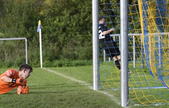 8:0-Heimsieg in Unterriexingen: Gästekeeper David Rutsch war schon nach dem 4:0 in der 15. Minute durch Joni Rodrigues Marques bedient. <span class='image-autor'>Foto: Leitner</span>