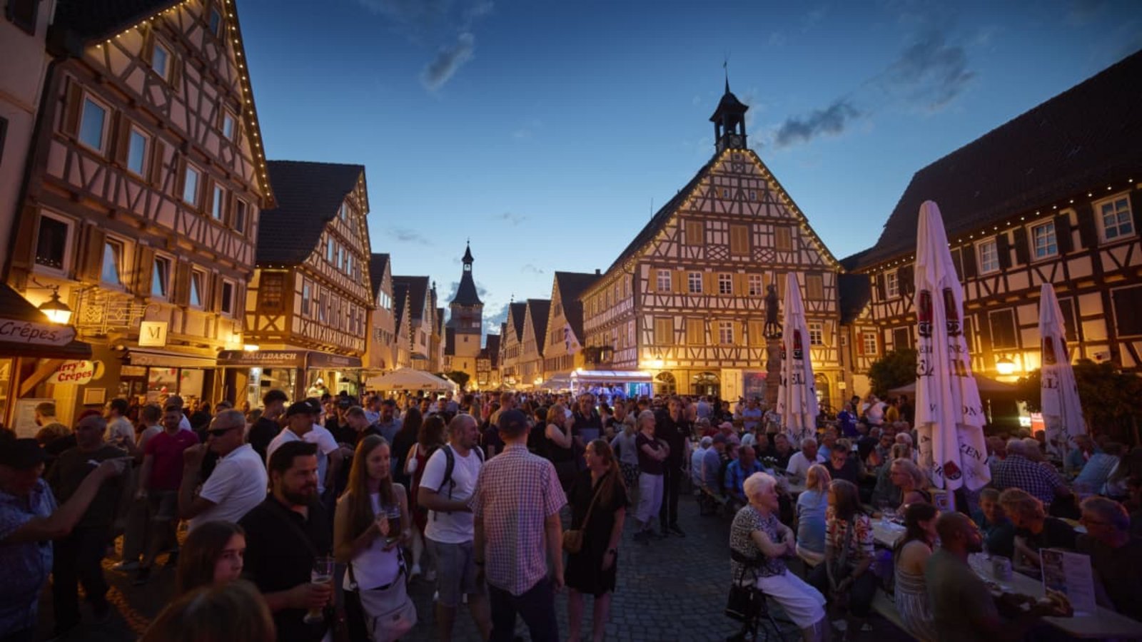 An vier Tagen wird im Zuge des Stadtfests City-Treff in der ganzen Innenstadt von Winnenden gefeiert. Der Marktplatz bietet Gastronomie und viel Musik. (Archivbild)Gottfried Stoppel An vier Tagen wird im Zuge des Stadtfests City-Treff in der ganzen Innenstadt von Winnenden gefeiert. Der Marktplatz bietet Gastronomie und viel Musik. (Archivbild)Gottfried Stoppel