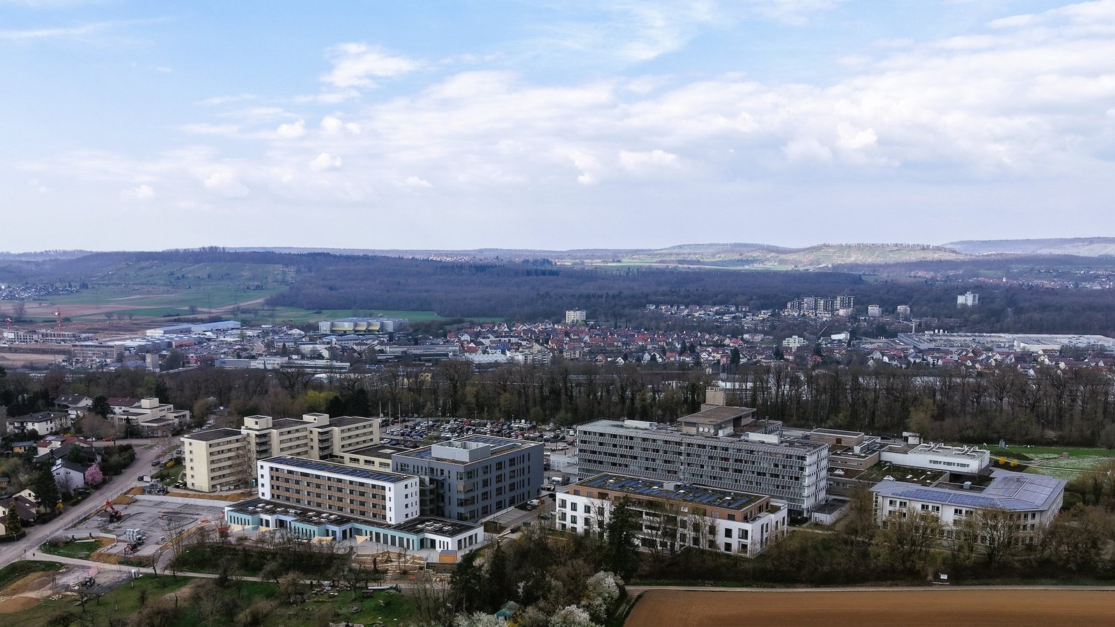 Am Mühlacker Krankenhaus ist der Sanierungs- und Modernisierungsbedarf groß. Nun soll die Klinik gestärkt und ausgebaut werden. Foto: Küppers