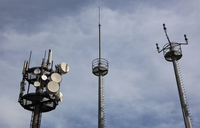 Hier werden bedrohliche Signale empfangen: Funkrelaisstation mit Antennenmasten auf der Wasserkuppe in Hessen (Symbolbild/Archiv).<span class='image-autor'>imago images/H. Tschanz-Hofmann</span>